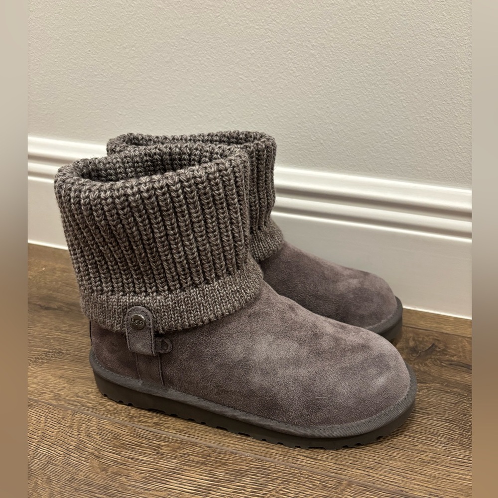 UGG Boots Saela Rib Knit Cuff Grey Suede Ankle Shearling
